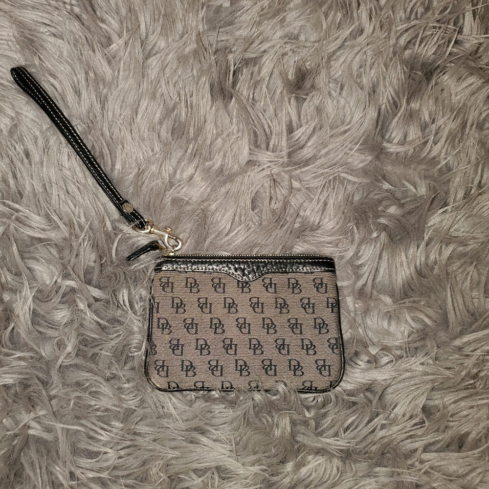 Dooney & Bourke Wristlet - Black Signature